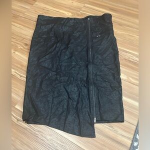 Torrid Elegant Black Zipper NWT Skirt Size 2